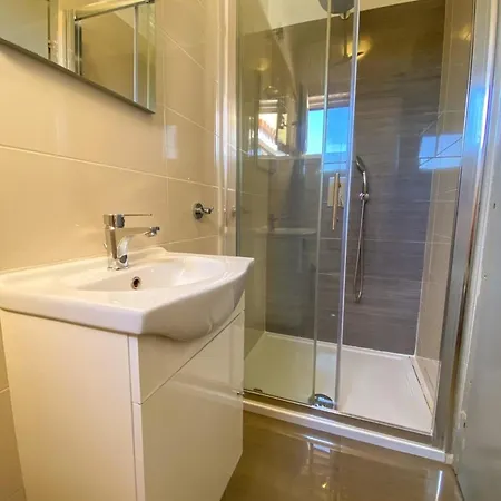 Fuer 6 Personen Ca 90 Qm In Rovinj, Istrien Istrische Riviera Apartment *